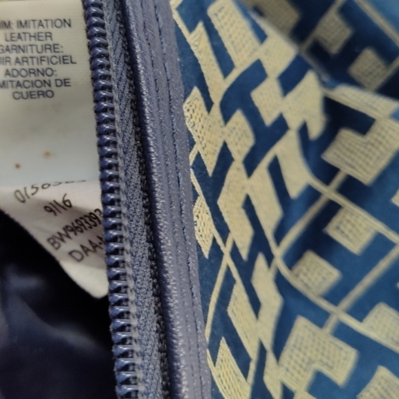 Tommy Hilfiger Navy & Tan Monogram Crossbody Bag with Adjustable Strap - Picture 6 of 7